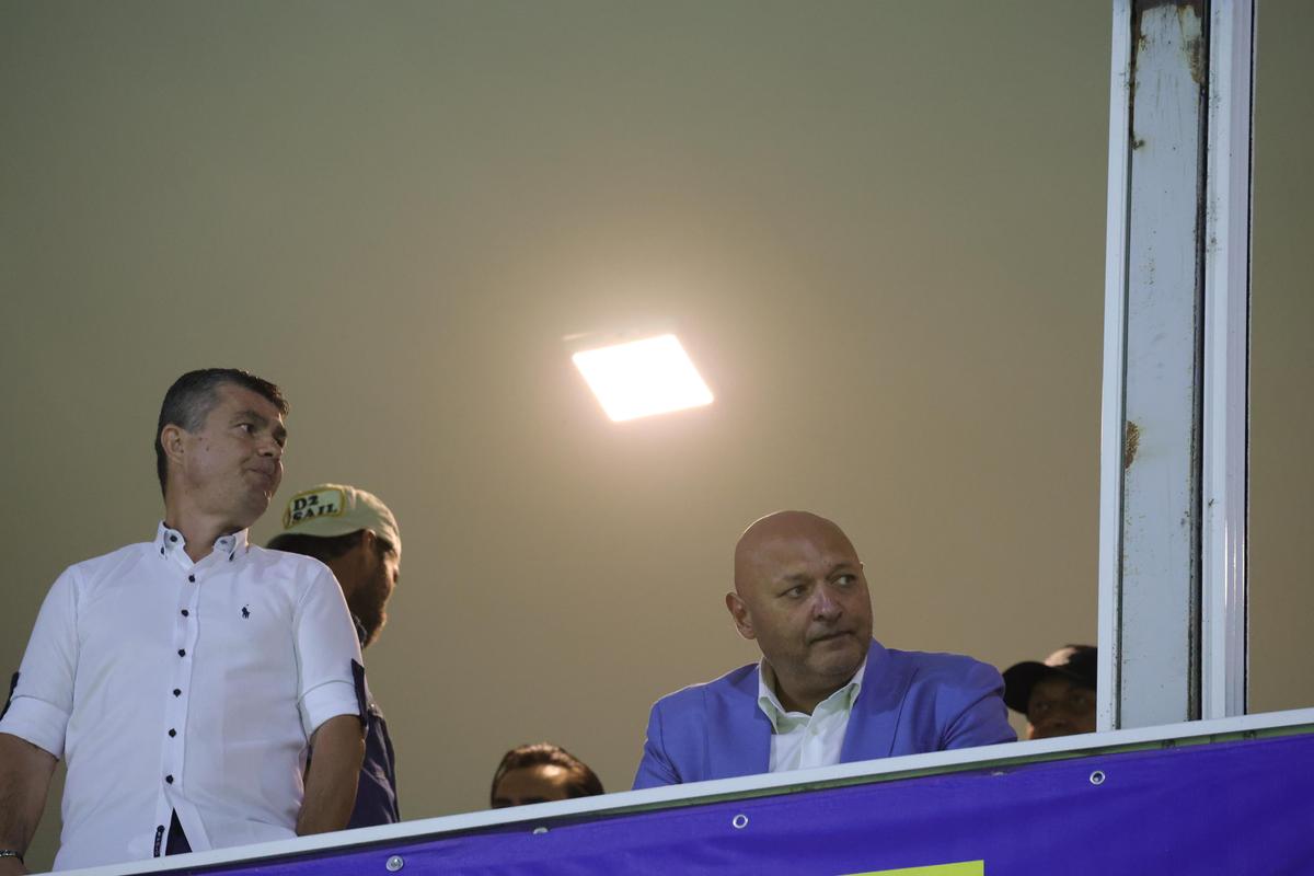 Metaloglobus - Rapid, „ploaie” de personalități la partidă, în frunte cu Dan Șucu