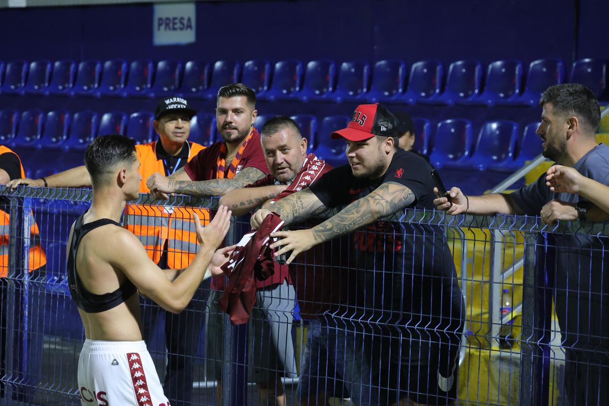 Alex Dobre la finalul meciului cu Metaloglobus / Foto: Ionuț Iordache
