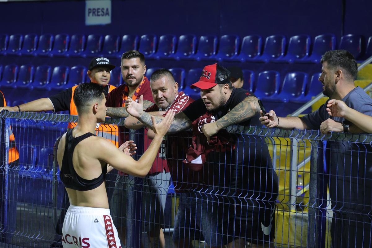 Alex Dobre la finalul meciului cu Metaloglobus / Foto: Ionuț Iordache