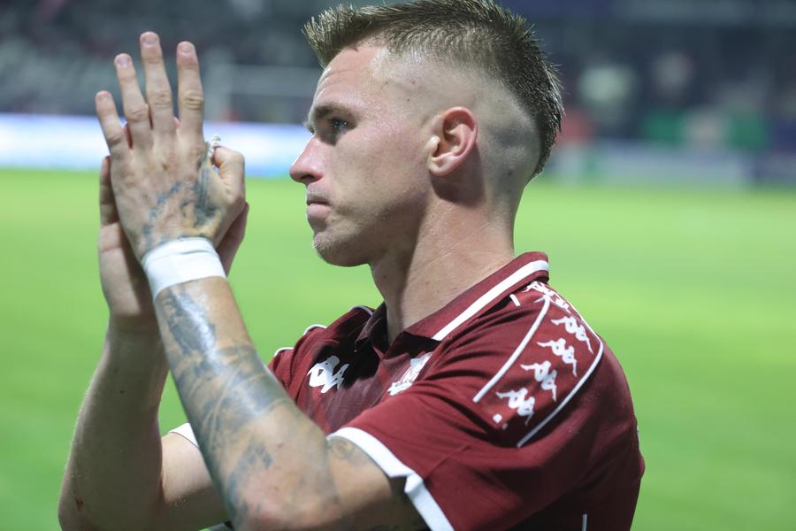Claudiu Petrila / Foto: Ionuț Iordache (GSP) Rivali pe teren, vecini în București » Doi jucători-cheie de la Rapid și Dinamo se văd zilnic în bloc: „Un băiat foarte bun”