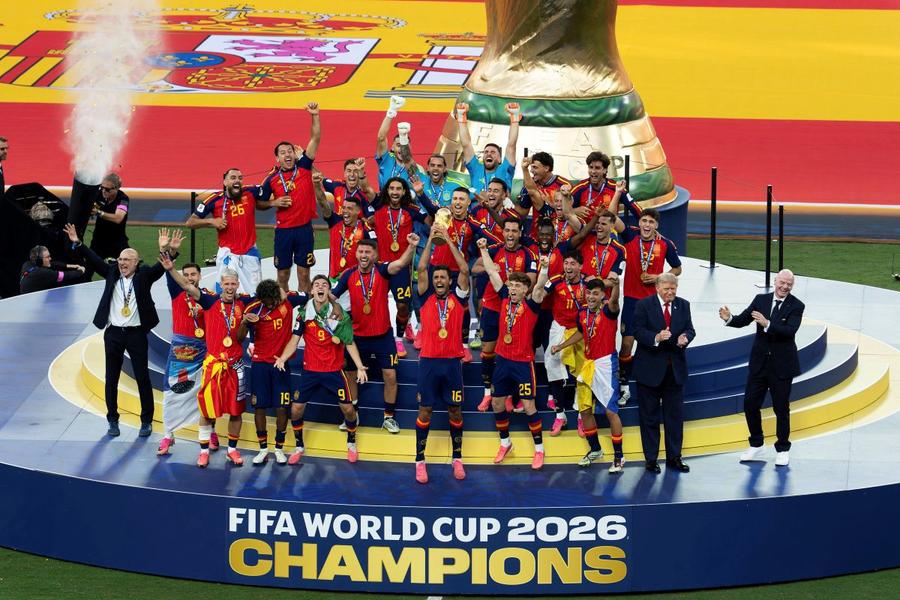 Spania a câștigat la ediția 2026 al doilea titlu mondial, pe care va încerca să-l apere pe teren propriu în 2032 / Foto: Imago Marea Britanie vrea să organizeze Cupa Mondială 2042 » Premierul face planuri și pentru JO de Vară din 2040!