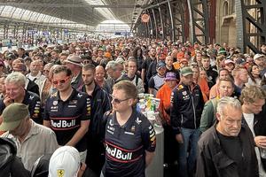 Haos înainte de cursa de Formula 1 din Olanda: au așteptat ore întregi în gări
