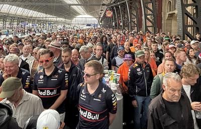 Haos înainte de cursa de Formula 1 din Olanda: au așteptat ore întregi în gări