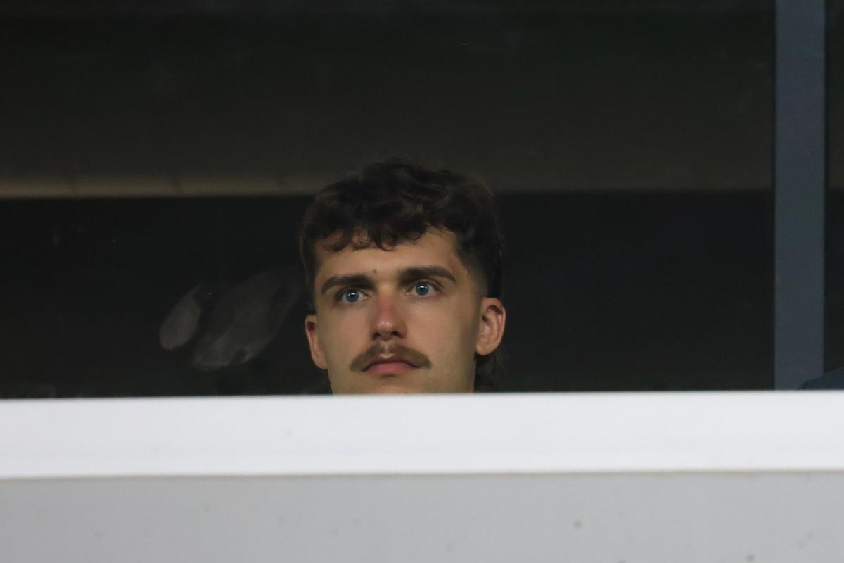 Noul transfer al lui Dinamo, în tribună la meciul cu U Cluj » Când va fi gata de joc
