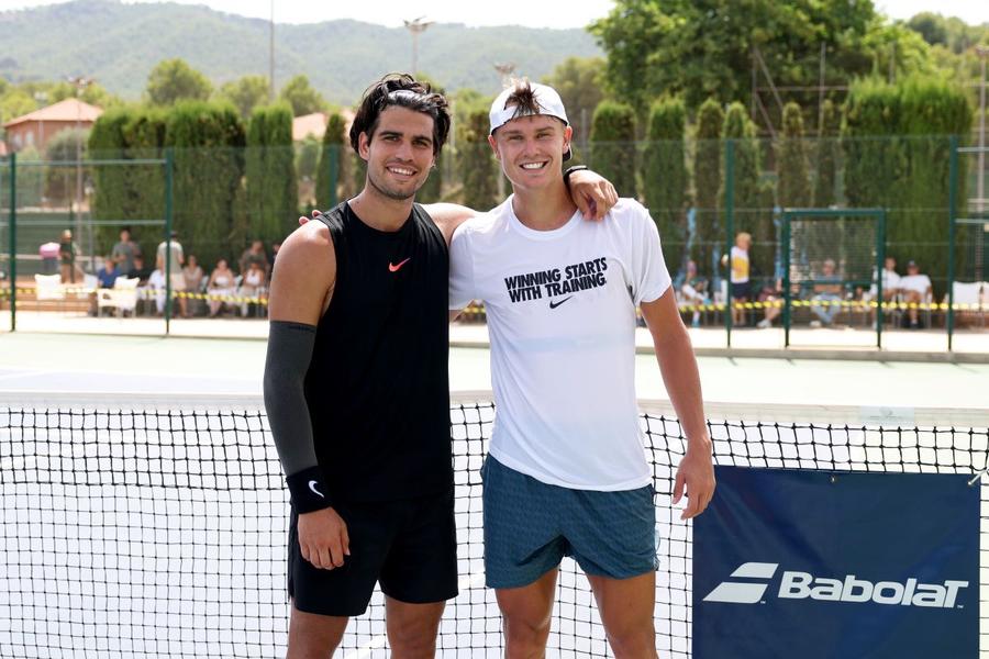 Carlos Alcaraz și Holger Rune în timpul pregătirii comune de la Murcia Foto: Guliver/GettyImages Fostul număr 4 ATP, între calvarul accidentării și revenirea cu două victorii: 11 luni de recuperare, indecizie și speranță