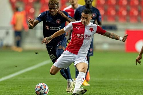 Nicolae Stanciu a fost titular contra lui FC Midtjylland. Sursă foto: twitter.com/slaviaofficial