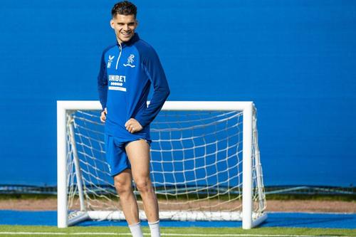 Ianis Hagi a revenit la antrenamentele lui Rangers // foto: Twitter @ RangersFC