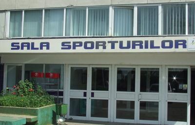 Caz incredibil la Pitești » Sala sporturilor, invadată de purici! Sportivii nu se mai pot antrena