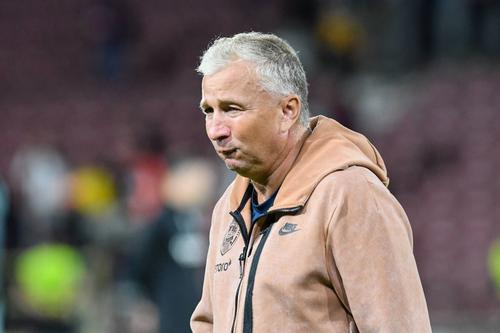 Dan Petrescu, antrenorul celor de la CFR Cluj, a lămurit situația fierbinte din Gruia. Nelu Varga, patronul ardelenilor, l-a criticat dur pe „Bursuc” în ultimele zile și a vorbit zilele despre demisia lui, cerută inclusiv de fanii „feroviarilor”.