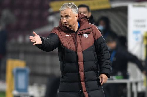 Dan Petrescu, antrenorul celor de la CFR Cluj, e franc în privința echipei naționale și are un mesaj pentru oamenii din fotbalul românesc: „Hai să muncim mai mult și să vorbim mai puțin”.