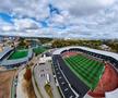 La 100 de metri de stadionul Olimpic, pe terenul lui HFK (cel din stânga imaginii), se va juca un amical de gală