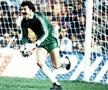 Helmuth Duckadam, după ce a apărat al patrulea penalty în finala cu Barcelona și Steaua a câștigat Cupa Campionilor