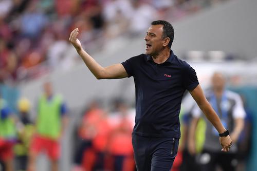 Primul transfer al lui Toni Petrea (47 de ani) la Chindia Târgoviște este mijlocașul francez Aly Ndom (26 de ani).