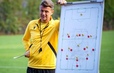 Fanii lui Dinamo au văzut „primul” 11 și l-au luat la întrebări pe Burcă: „Continuăm experimentele! Să sperăm că îi iese, că dacă nu...”