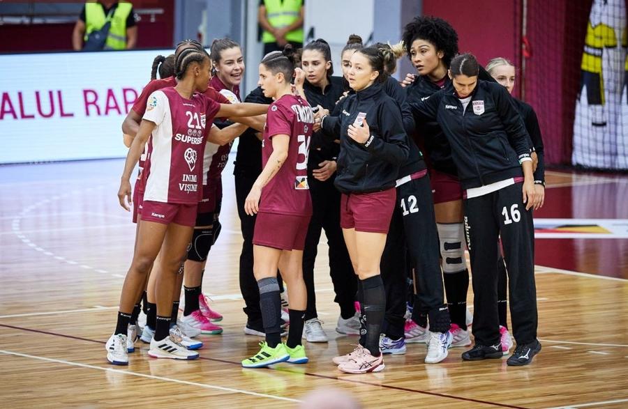 Handbalistele de la Rapid înaintea meciului cu Mioveni din Liga Florilor Foto Facebook Rapid București CSM și Rapid nu sunt cotate favorite în etapa a treia din Liga Campionilor în meciurile cu Gyor și Ikast » Ambele au nevoie de victorie în duelurile din Sala Polivalentă