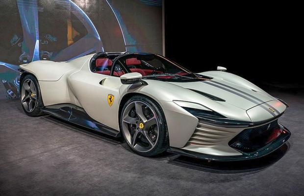Ibrahimovic și-a mai făcut cadou un super-bolid de 2,3 milioane de euro! » Ferrari după Ferrari pentru un client fidel