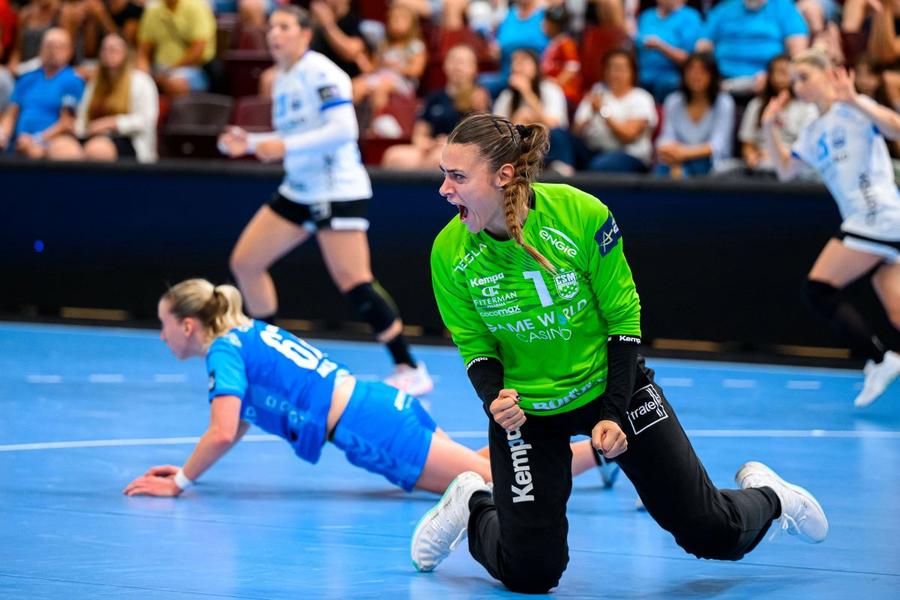 Portarul Laura Glauser a făcut un meci foarte bun cu Bietigheim Foto Imago CSM și Rapid nu sunt cotate favorite în etapa a treia din Liga Campionilor în meciurile cu Gyor și Ikast » Ambele au nevoie de victorie în duelurile din Sala Polivalentă