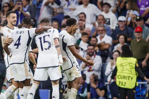 Jude Bellingham, sărbătorind un gol alături de colegii de la Real Madrid FOTO: Imago