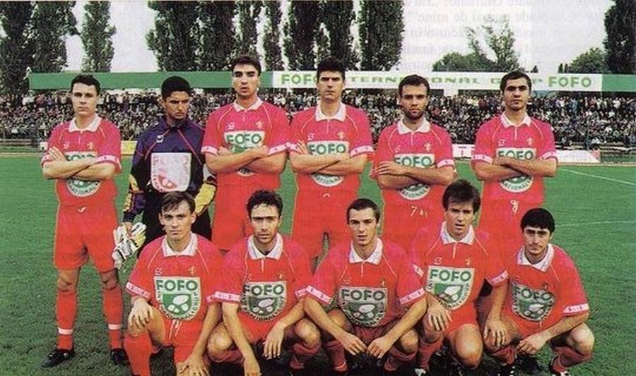 Constantin Stănici, rândul de jos, al doilea din dreapta, în echipa Sportul Studențesc, din care mai făceau parte Șumudică, R. Lucescu, Vochin, Tom Cristea, Bogdan Andone Cine este Robert Stănici, fotbalistul care l-a abuzat rasial pe Dawa » Face parte dintr-o familie de sportivi + Tatăl și fratele lui au făcut pușcărie