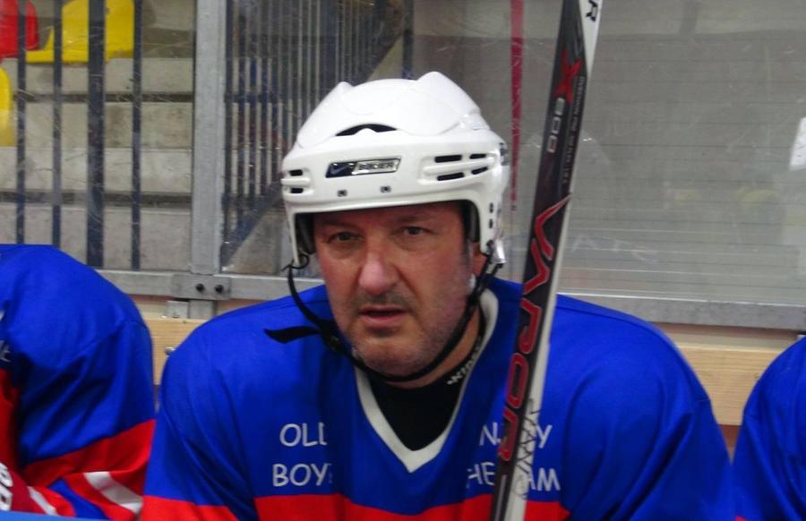 Florin Stănici, tatăl lui Robert Stănici, a practicat hocheiul FOTO: Facebook Cine este Robert Stănici, fotbalistul care l-a abuzat rasial pe Dawa » Face parte dintr-o familie de sportivi + Tatăl și fratele lui au făcut pușcărie