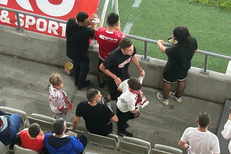 Deniz Giafer în tribună la meciul celor de la Dinamo cu Farul Nu s-a văzut la TV » 8 detalii remarcate de reporterii GSP la Dinamo - Farul: furci pe gazon, ironii în tribune