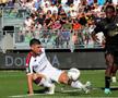 Ruslan Malinovskyi, mijlocașul ucrainean al lui Genoa, a suferit o accidentare gravă la piciorul drept în repriza secundă a meciului de la Venezia / Foto: Imago