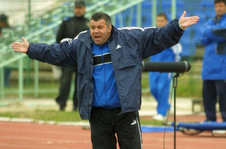 Marin Barbu a fost unul dintre antrenorii exotici din Liga 1 / FOTO: Arhivă Gazeta Sporturilor „E momentul Craiovei la titlu” » Susținător neașteptat pentru olteni: „Mușcam din adversari, la fel ca Rădoi” + Cursă cu mașini pe străzile Brașovului: „El cu BMW, eu cu VW Polo”