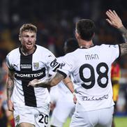 Dennis Man sărbătorește cu Antoine Hainaut primul gol gialloblu al lui Pontus Almqvist / Foto: Imago