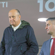 Dan Șucu și oficialii Rapidului, împietriți la oficială // foto: Ionuț Iordache (GSP)