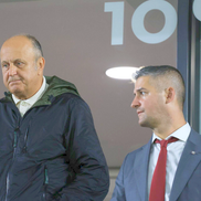 Dan Șucu și oficialii Rapidului, împietriți la oficială // foto: Ionuț Iordache (GSP)