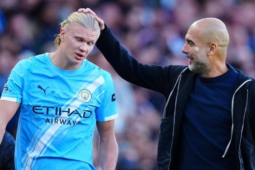 Pep Guardiola îl felicită pe Erling Haaland, autorul golului lui Manchester City / Foto: Imago