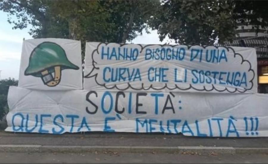 Banner pus de suporterii de la Curva Nord care a preluat mesajul lui Cristi Chivu de la conferința de presă de sâmbătă Cristi Chivu reface relația cu ultrașii » Când o vor susține fanii total pe Inter + Promisiunea făcută de antrenor