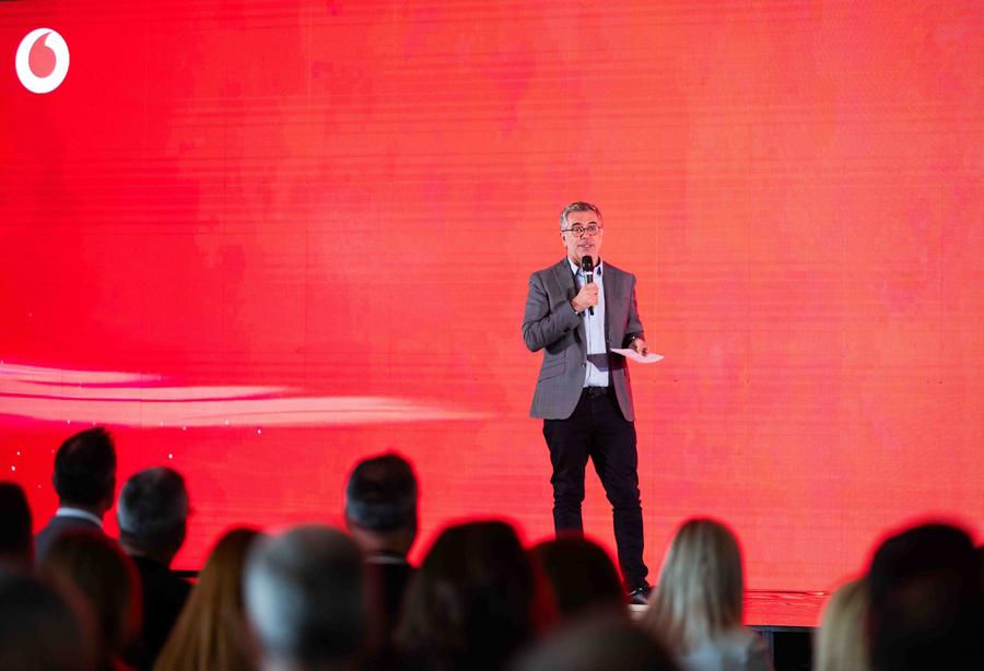 Nedim Baytorun, CEO Vodafone Romania Vodafone lansează GEN10 și caută următoarea generație de campioni a României alături de Nadia Comăneci și Ciprian Marica