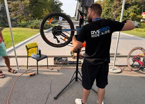 Wolt și HaiCuBicla au oferit verificări gratuite pentru biciclete în cadrul Săptămânii Europene a mobilității