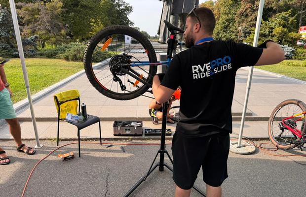 Wolt și HaiCuBicla au oferit verificări gratuite pentru biciclete în cadrul Săptămânii Europene a mobilității
