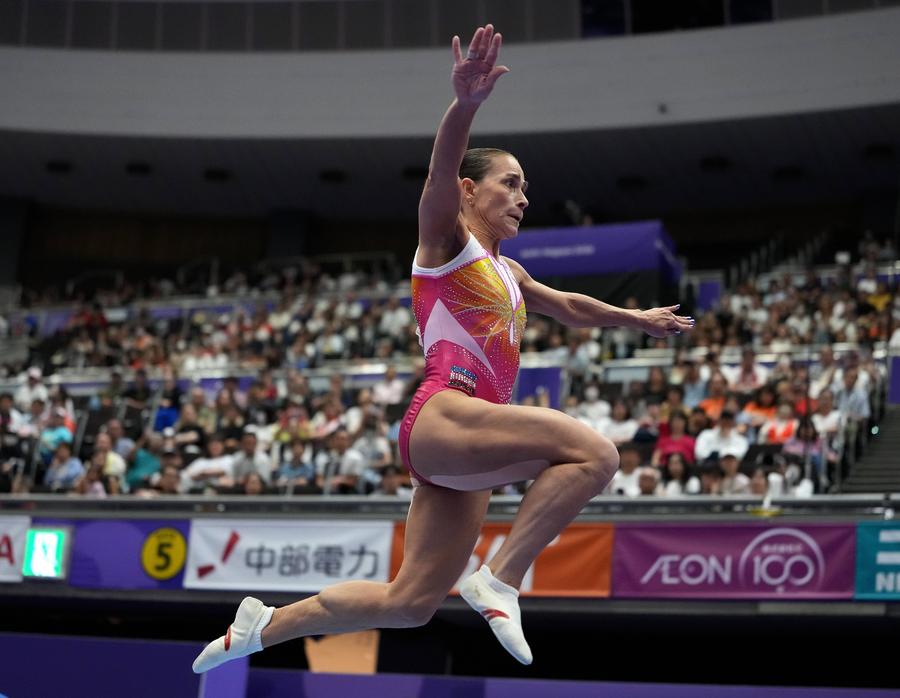 Oksana Chusovitina în elan la Nagoya FOTO Imago Images La 51 de ani, Oksana Chusovitina s-a calificat în finala de la sărituri la Jocurile Asiei și visează la o prezență la Los Angeles 2028