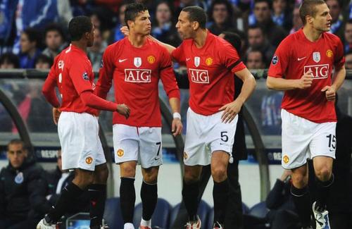 Patrice Evra (40 de ani), fostul star al lui Manchester United, a dezvăluit că a fost abuzat sexual în adolescență, la vârsta de 13 ani.