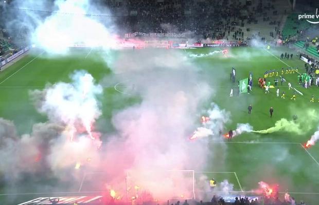 Ligue 1 = HAOS! Ultrașii au intrat pe teren și au făcut prăpăd » Decizia Ligii