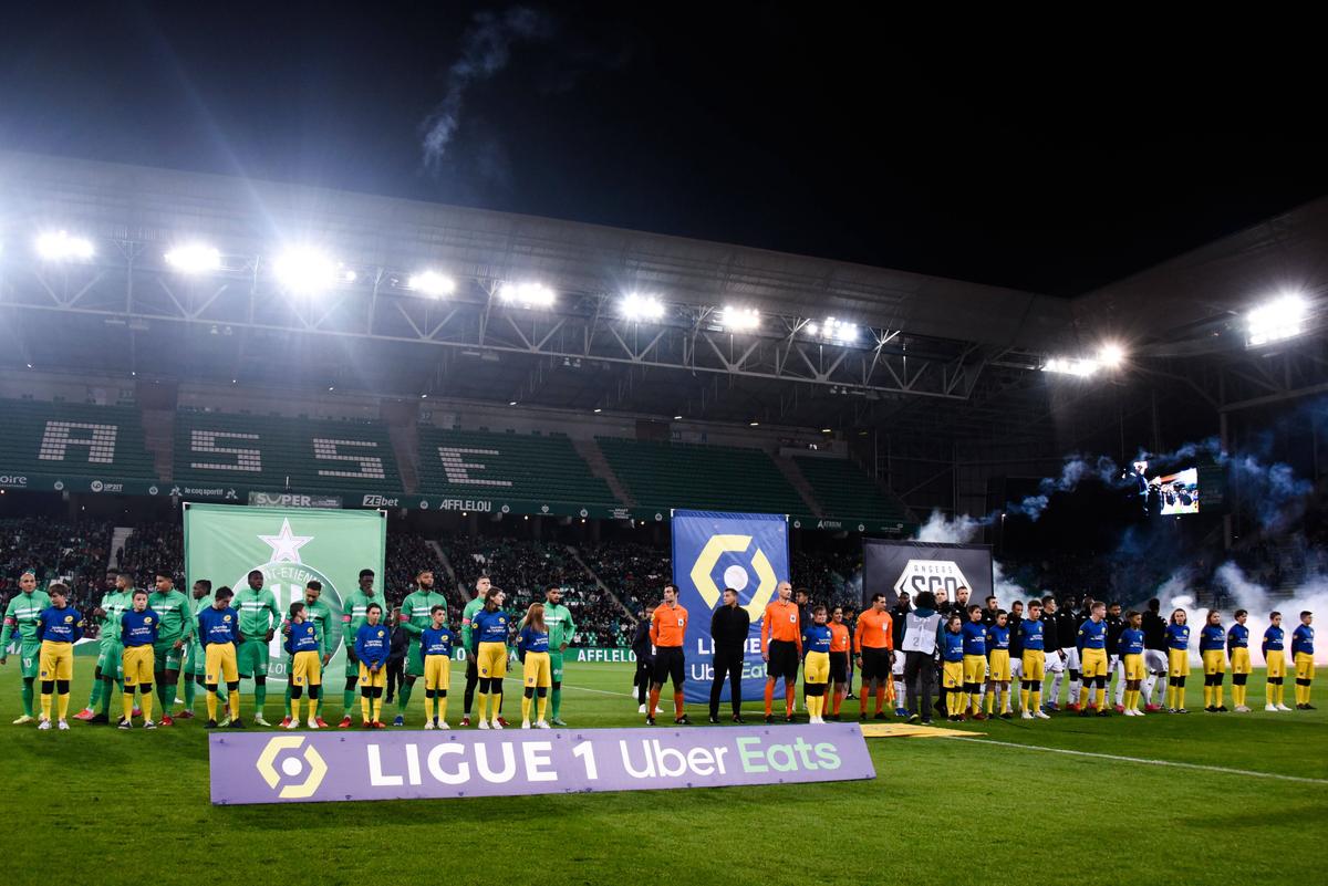 Ligue 1 = HAOS! Ultrașii au intrat pe teren și au făcut prăpăd » Decizia Ligii