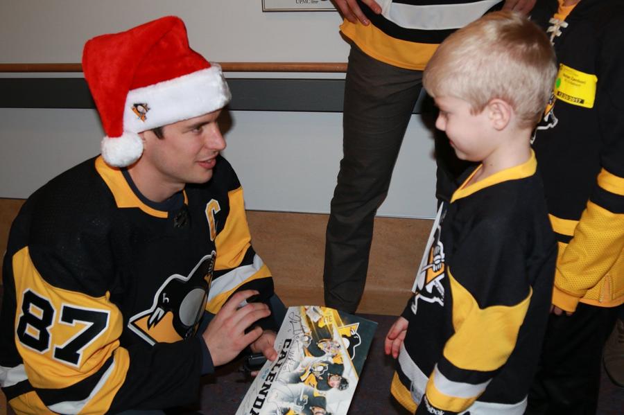 De Crăciun sau de... Cupa Stanley, căpitanul merge la Spitalul de Copii din Pittsburgh „Sid the Kid” și veteranul din Coreea