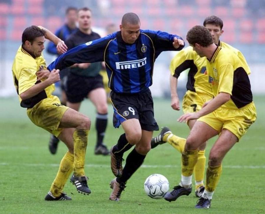 Cornel Buta, amintiri de la Rapid și de la un meci de poveste dintre Brașov și Inter: „Ronaldo se ștergea de transpirație cu tricoul meu, eu țineam de al lui ca să nu mi-l fure un suporter”