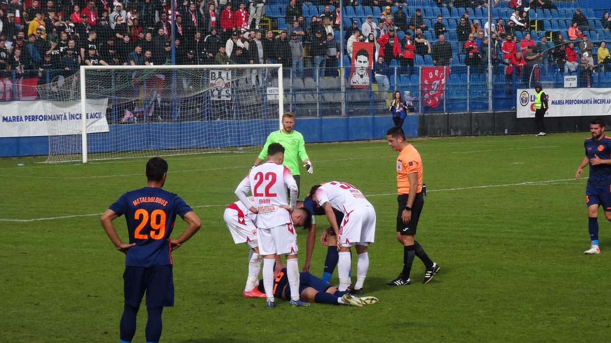 FOTO Metalogobus - Dinamo, 3 detalii, accidentări, sânge, ambulanța pe teren 22.11.2022