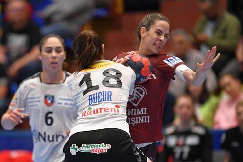 Sorina Grozav s-a luptat în această săptămână cu apărea celor din Vâlcea și e pregătită de lupta cu linia de apărare a norvegiecelor (foto: Raed Krishan/GSP)