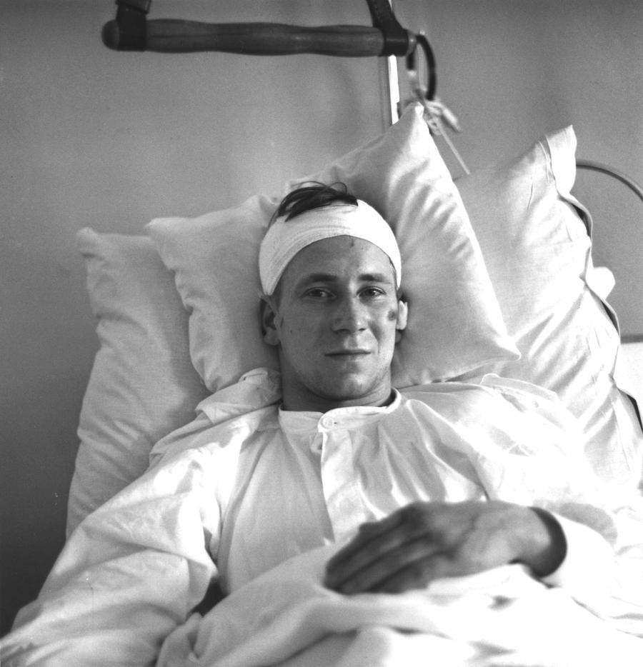 Sir Bobby Charlton, două momente care i-au marcat viața! La 20 de ani, scos dintr-un avion în flăcări » Și cearta de 42 de ani cu fratele său Jack: „Nici nu vreau să știu de el”