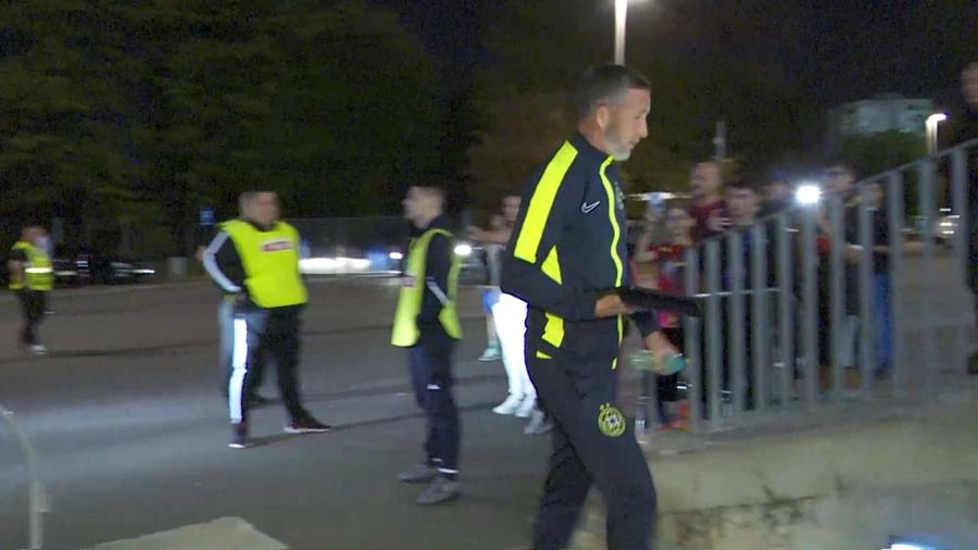 FOTO: Vlad Nedelea (GSP.ro) Ce au ratat camerele TV la FCSB - Voluntari » Goana după pisica neagră, invitații speciali și antrenorii care s-au succedat la indicații