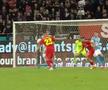 Fază ÎNCINSĂ în ultimele minute » FCSB a cerut penalty! Mingea l-a lovit în mână, dar arbitrii n-au vrut să audă: „E ditamai hențul!”