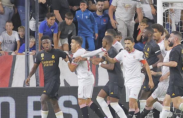 Vinicius, din nou victima rasismului » FC Sevilla l-a identificat și predat poliției pe agresor + Mesajul jucătorului de la Real Madrid