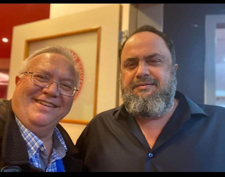 Marinakis, dreapta, alături de doctorul incriminat de Pao