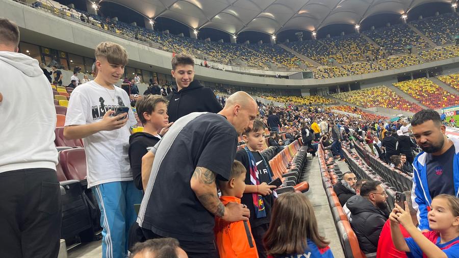 Ce au ratat camerele TV la FCSB - Voluntari » Goana după pisica neagră, invitații speciali și antrenorii care s-au succedat la indicații