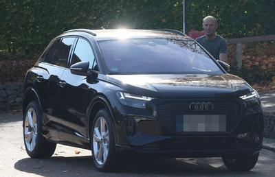 Neașteptat! Un campion mondial parchează mașinile de sute de mii de euro ale jucătorilor!
